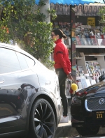 x17_kendall_jenner_ocean_031917_16.jpg