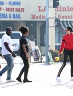 x17_kendall_jenner_ocean_031917_22.jpg