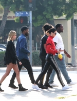 x17_kendall_jenner_ocean_031917_25.jpg