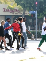 x17_kendall_jenner_ocean_031917_26.jpg