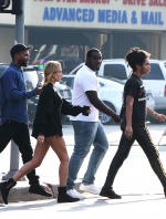 x17_kendall_jenner_ocean_031917_28.jpg