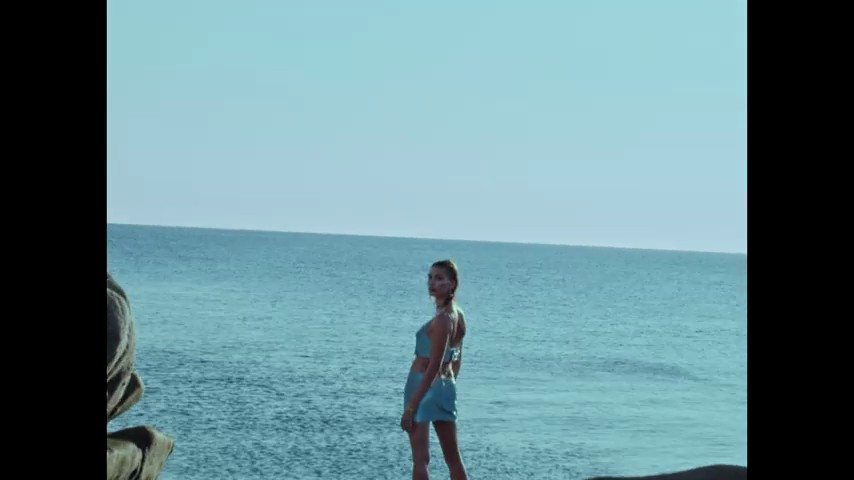 versace-dylan-turquoise-pour-femme-fragrance-campaign_mp41306.jpg