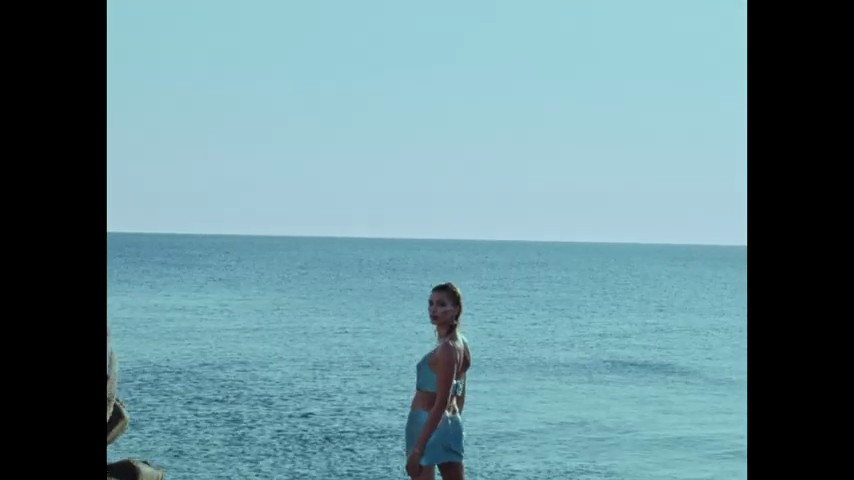 versace-dylan-turquoise-pour-femme-fragrance-campaign_mp41315.jpg