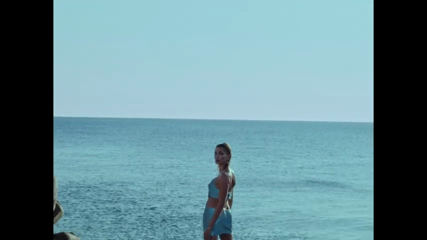versace-dylan-turquoise-pour-femme-fragrance-campaign_mp41316.jpg