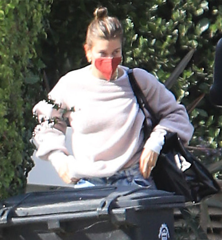 x17_justin_bieber_hailey_baldwin_vday_021421_22.jpg