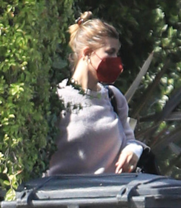 x17_justin_bieber_hailey_baldwin_vday_021421_24.jpg