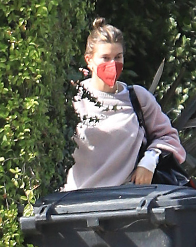 x17_justin_bieber_hailey_baldwin_vday_021421_25.jpg