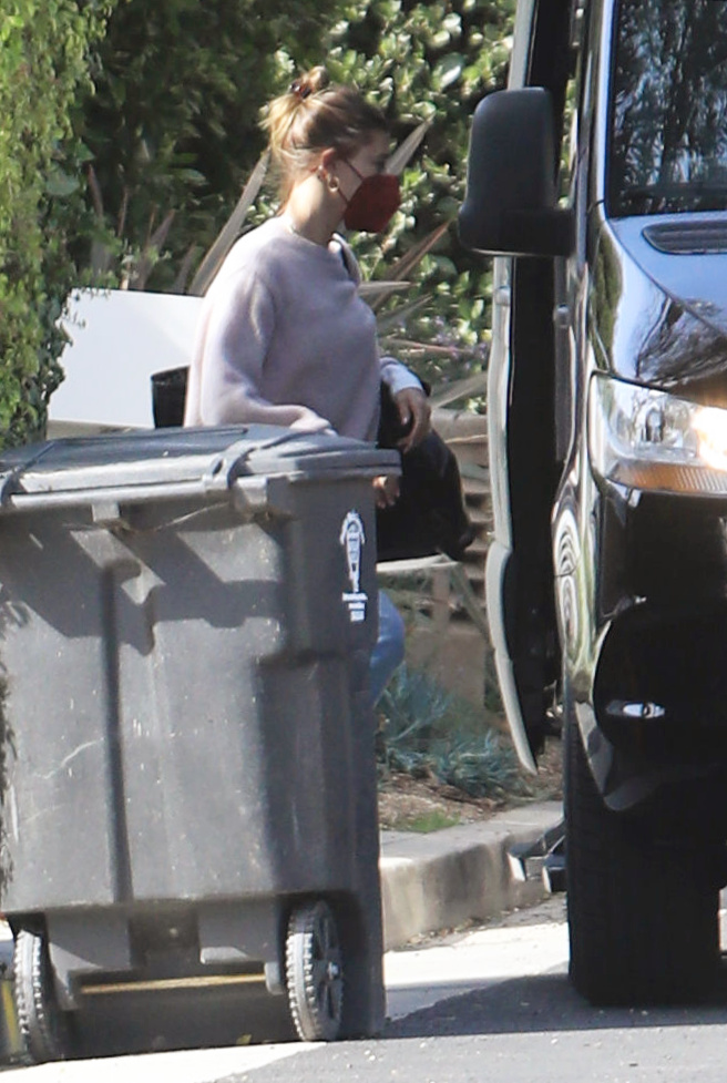 x17_justin_bieber_hailey_baldwin_vday_021421_29.jpg