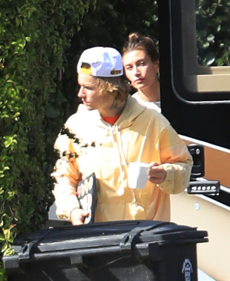 x17_justin_bieber_hailey_rv_021421_02.jpg