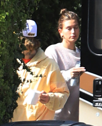 x17_justin_bieber_hailey_rv_021421_04.jpg