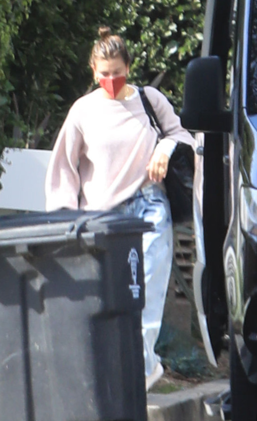x17_justin_bieber_hailey_rv_021421_08.jpg