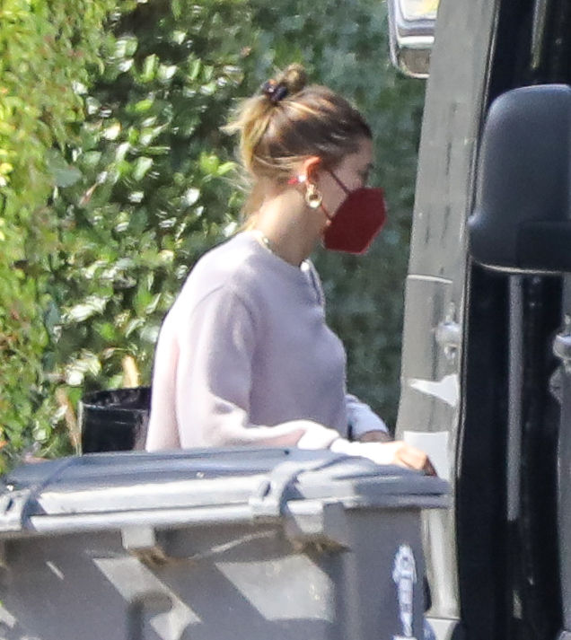 x17_justin_bieber_hailey_rv_021421_14.jpg