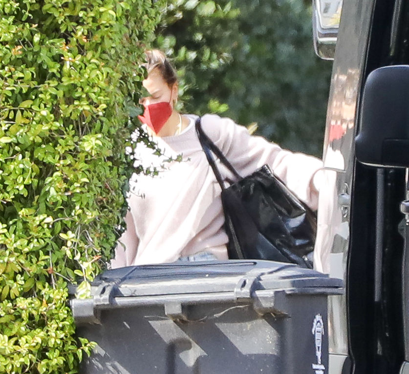 x17_justin_bieber_hailey_rv_021421_16.jpg